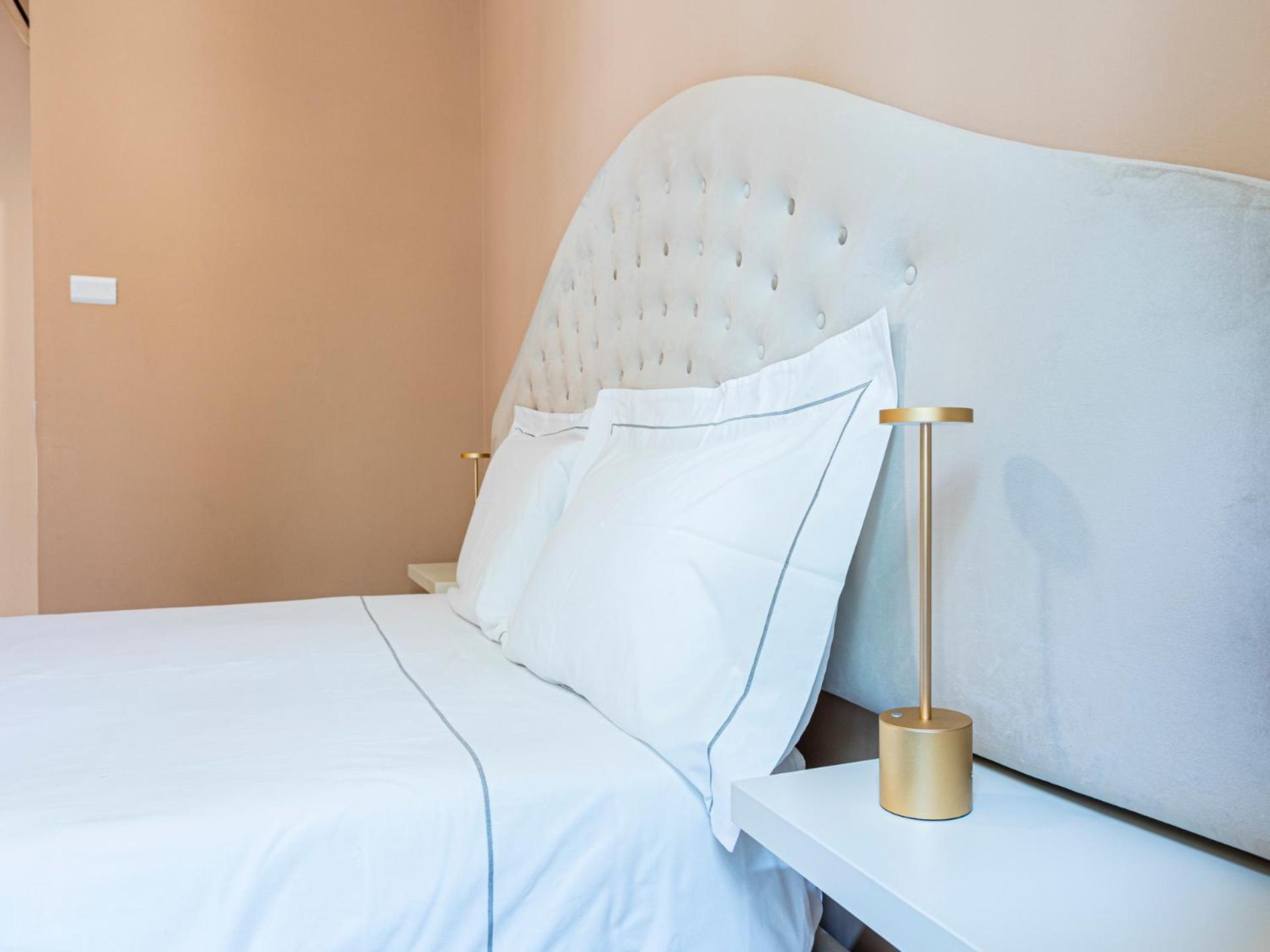 Luxury Sant'Ambrogio Apartment Milan Luaran gambar