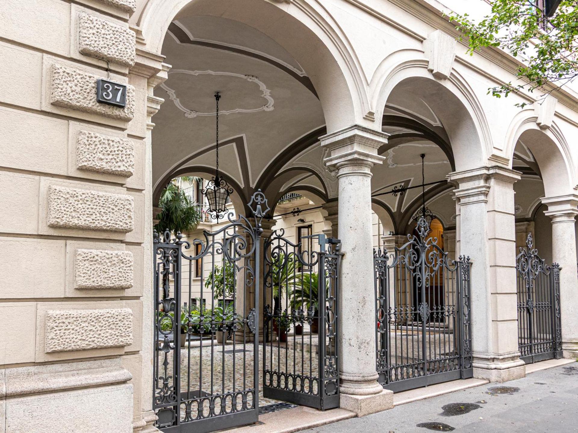 Luxury Sant'Ambrogio Apartment Milan Luaran gambar